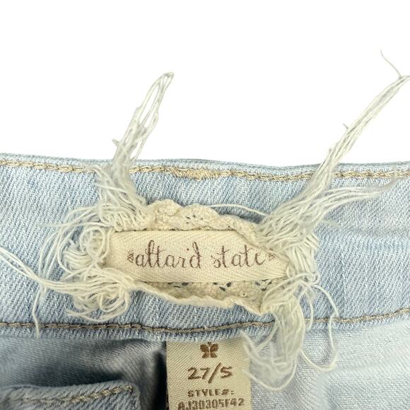 Altar’d State Women's Shorts 27/5 (29x2) Light Wash Frayed Legs Distressed - Picture 5 of 9